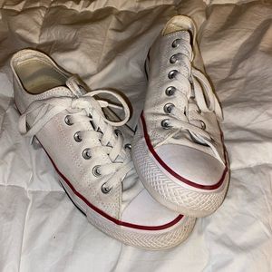 Low top white converse